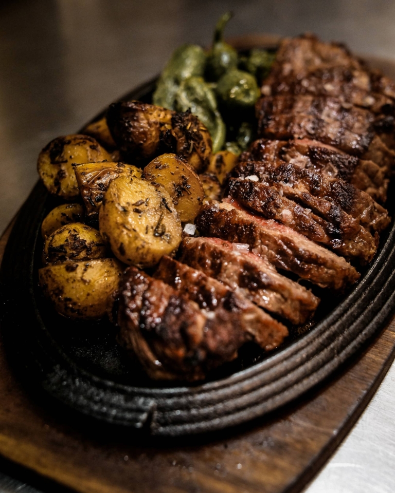 Baked beef with round potatoes